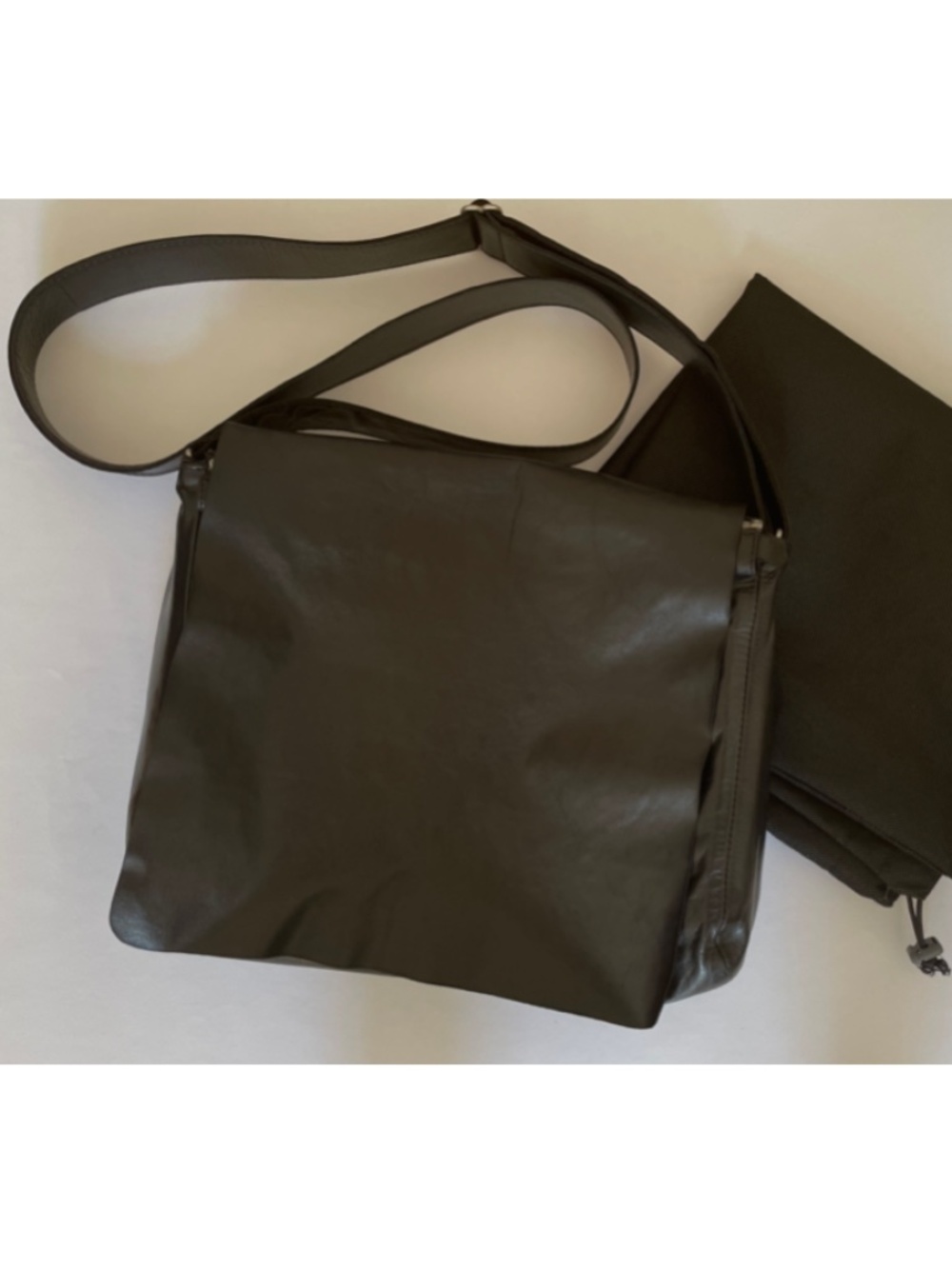 M0851 Leather Messenger Bag - NEW